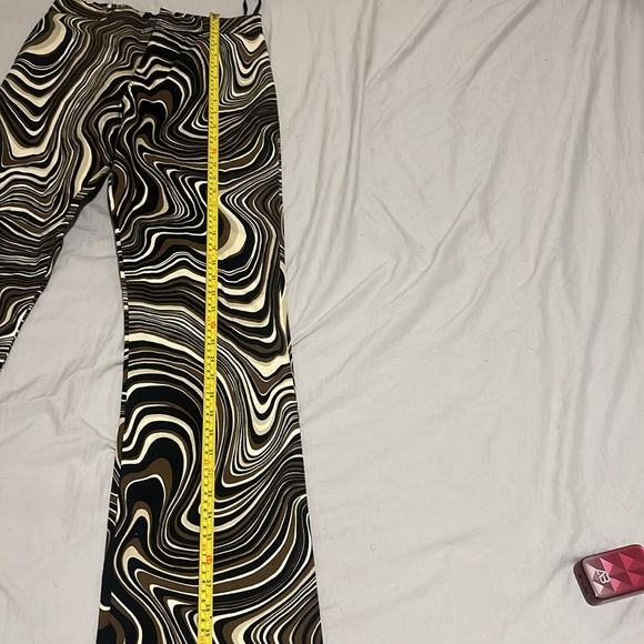 Beautiful brown swirl pants 🤎 - Picture 8 of 10